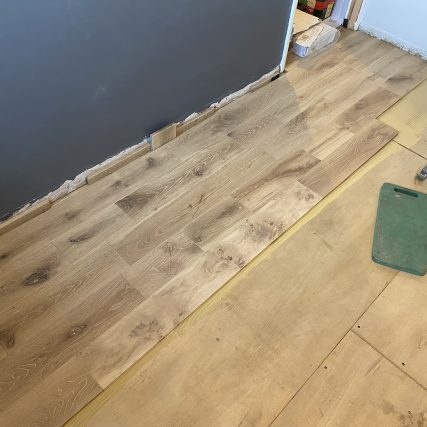 Fitting Solid wood flooring Grays